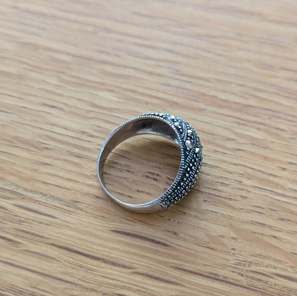 Sparkling Silver Marcasite Cortail Ring size 5 - Picture 8 of 11